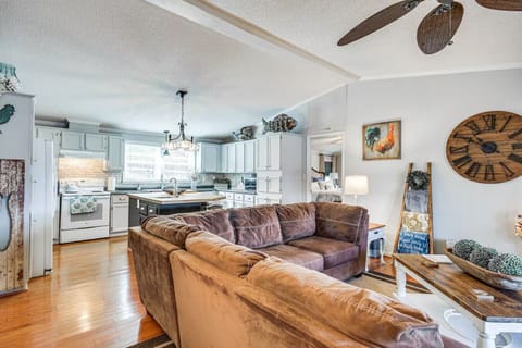 Living Room | Smart TV | Ceiling Fan