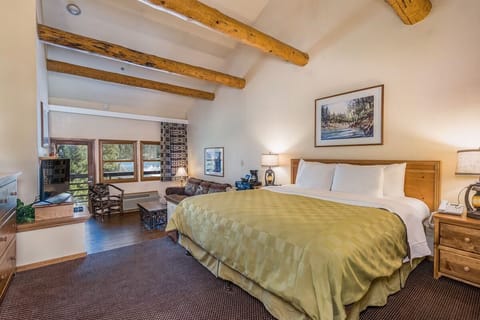 Unit with one King bed