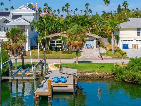 Kayak by day, relax by night. Waterfront bliss just a click away!