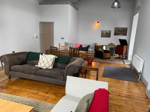 Living Room / Lounge