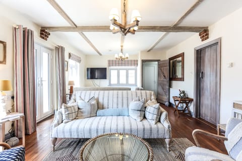 Living Room / Lounge