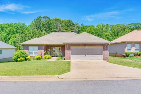 Mabelvale Vacation Rental | 3BR | 2BA | 1,700 Sq Ft | Small Step to Enter