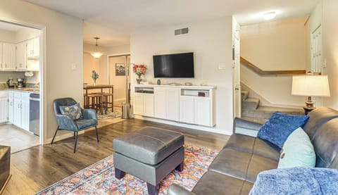 Dallas Vacation Rental | 1BR | 1.5BA | 930 Sq Ft | Stairs Required