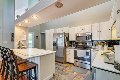 Kitchen | Main Level | Keurig/Drip Coffee Maker | Cooking Basics