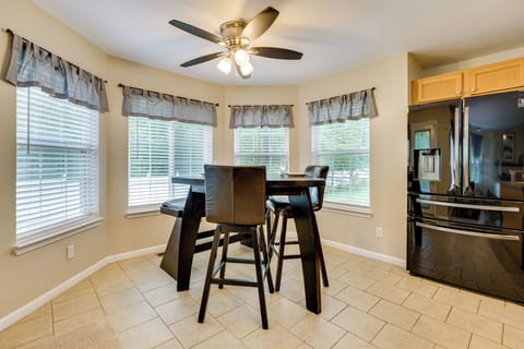Dining Area | Dishware/Flatware Provided | Main Floor