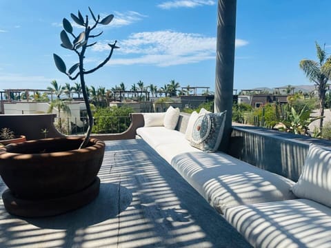 2nd story patio off of living room with ocean views. (1)