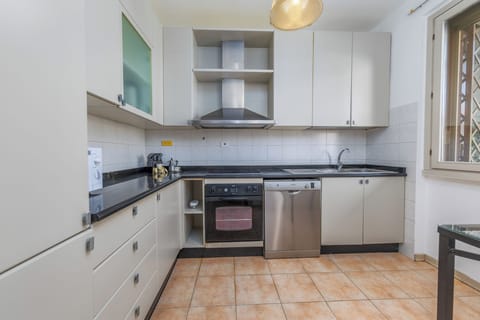 Piano Terra: Cucina Separata Completamente Attrezzata