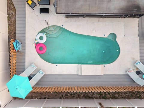 Soak up the Florida sun by your private pool—complete with loungers, umbrellas, and fun floats! The perfect spot to relax, unwind, and make vacation memories.