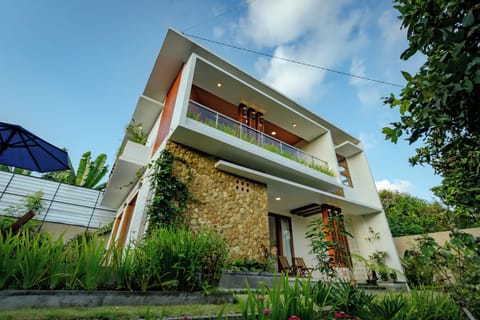 Property of Vil’latu Ubud surrounded by tropical greenery