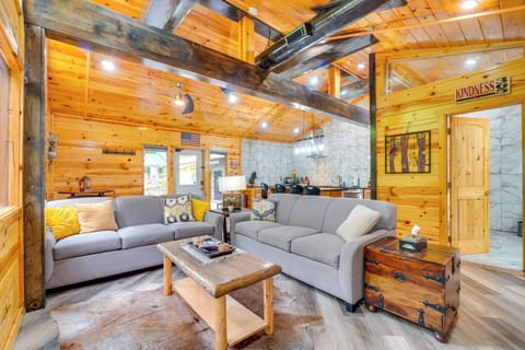 Pigeon Forge Vacation Rental | 2BR | 1BA | 1,200 Sq Ft | 1 Step Required