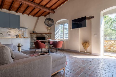 Autumn, Kitchen, Living Room, Spring, Summer