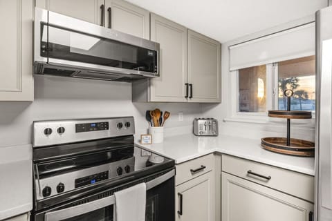 Equipped with modern appliances and all the essentials, your culinary adventure awaits!