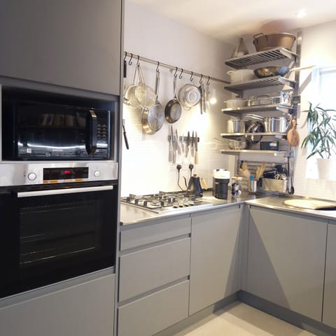 Electric oven, gas hob, kettle and coffee maker