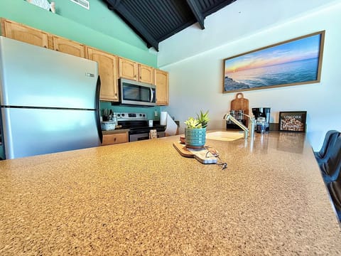 Spacious Countertop & Coffee Bar
Wake up to coffee at the lake! Enjoy extra counter space and a coffee station ready to jumpstart your morning by the water.