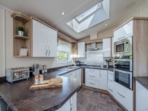 Open plan living space | Red Robin - Longmead Country Escapes, Cheddar