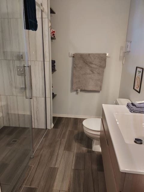 King Cove bathroom with heated floors