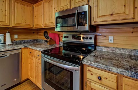 Our Fully equipped kitchen is defineitely a culinary dreams await in this beautiful space with modern appliances and rustic charm!