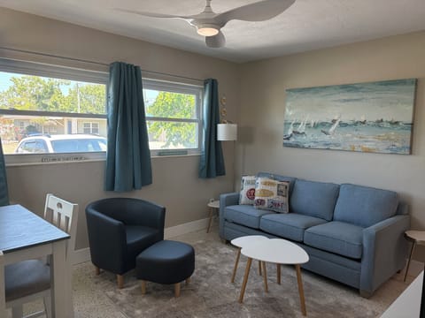 Queen size pull out sofa 