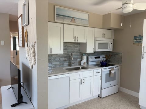 Full kitchen stocked with all your cooking, baking and eating essentials 