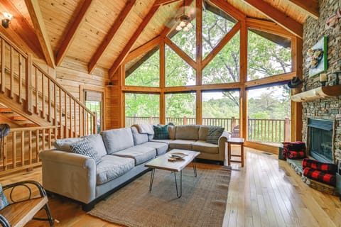 Franklin Vacation Rental | 4BR | 4BA | 4,000 Sq Ft | Stairs Required