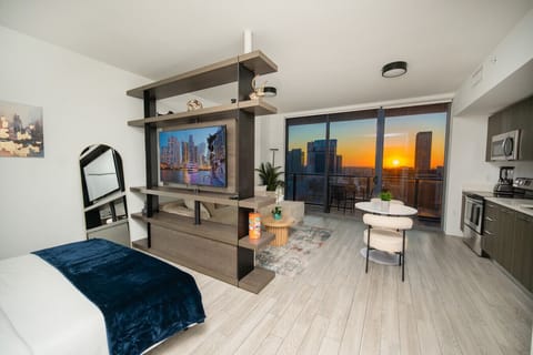 Perfect for a city getaway! This stylish apartment offers comfort, convenience, and amazing views.