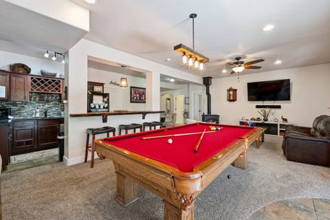 9 foot pool table