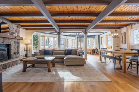 Spacious living area, open to the kitchen & dining