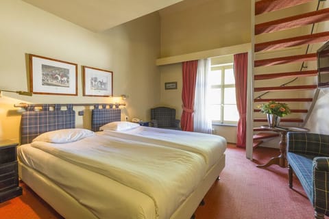 Unit with 2 Single beds. Exact unit will be assigned upon arrival. Views, colors, and decor may vary.