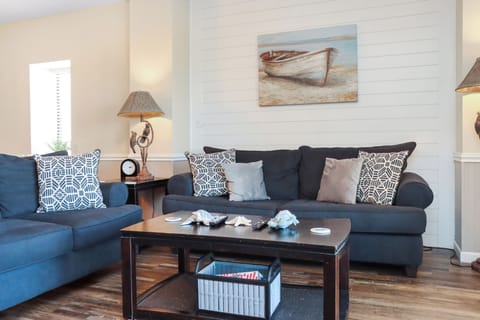 Cozy Living Room at Club Mexico Beach 1A - Sleeper Sofa