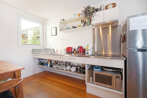 Cook with ease using the full-size oven, stovetop, microwave and toaster, with all essential cookware, cutlery and dishes neatly stored within reach for everyday convenience.