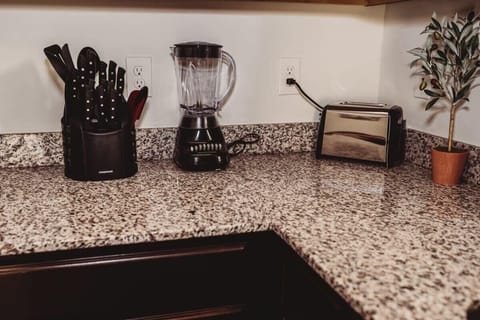 Kitchen amenities
