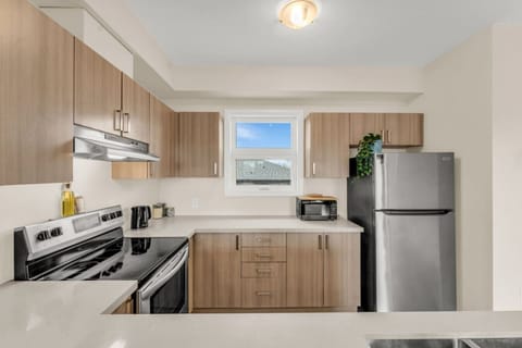 🍳 Fully equipped kitchen — perfect for preparing your favorite home-cooked meals.