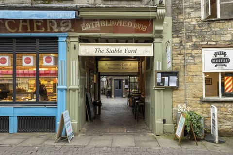 The Barley Apartment at Cowley House - StayCotswold