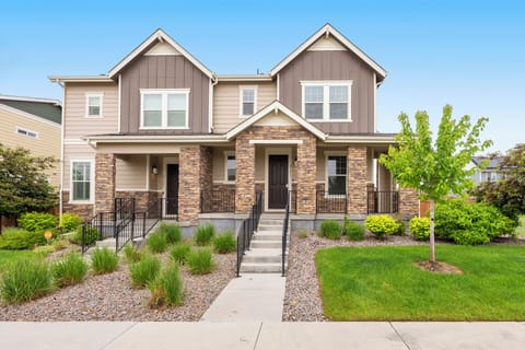 Centrally located Denver stay, near Gaylord Rockies and DIA. Cozy and modern!
