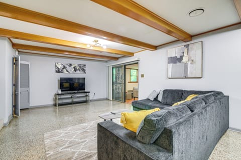 Memphis Vacation Rental | 3BR | 2BA | Step-Free Access | 2,400 Sq Ft