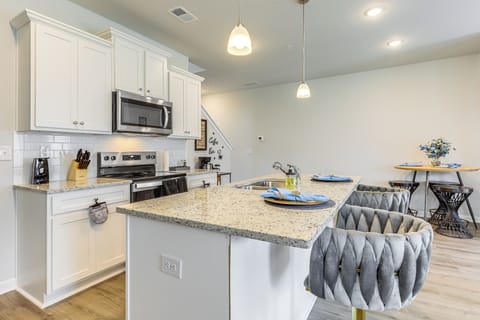 Kitchen & Dining Area | Central A/C & Heat | Drip Coffee Maker