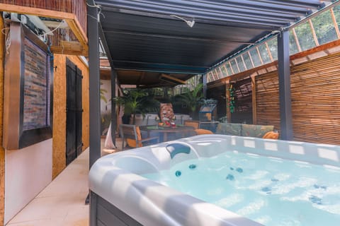 Outdoor spa tub