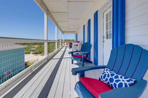 Private Wraparound Deck | Gulf of America View