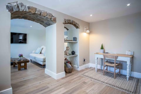 Wood Cottage - 3 Bedroom - Bishopston Swansea (7639)