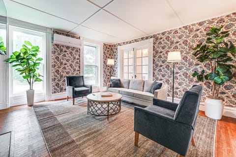 Union Springs Vacation Rental | 5BR | 3BA | 2,968 Sq Ft | Step to Enter