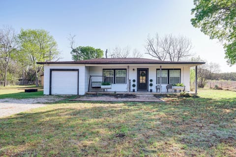 New Braunfels Vacation Rental | 4BR | 1BA | 1,300 Sq Ft | 3 Steps to Enter