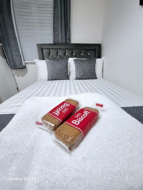 Double Bed in Bedroom 2