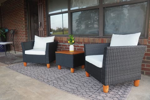 Watch the traffic comfortably