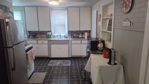 Full Kitchen 