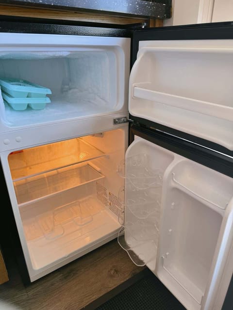 Mini fridge with freezer