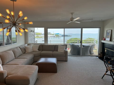 2nd level living space with expansive bay views