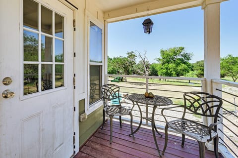 Kempner Vacation Rental | 1BR | 1BA | 800 Sq Ft | 5 Steps to Enter