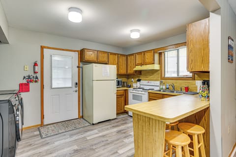 Kitchen | Cooking Basics | Keurig & Drip Coffee Maker | 1st Floor