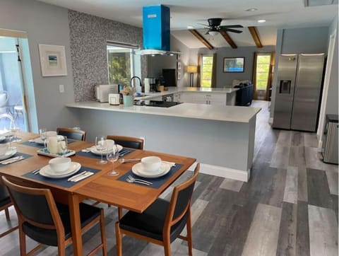 Dining room / Table expands to seat 8 with place settings for 8