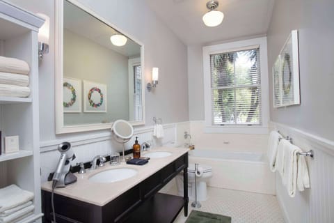 Historic King Suite with City View